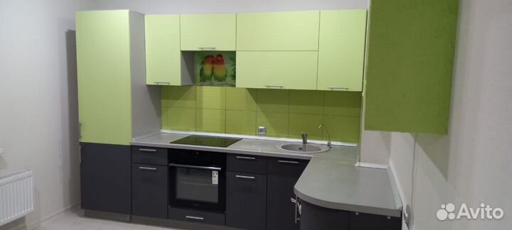 Кухонный гарнитур бу с мойкой и смесителем