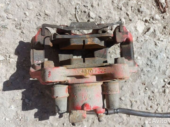 Суппорт задний левый Jeep Grand Cherokee