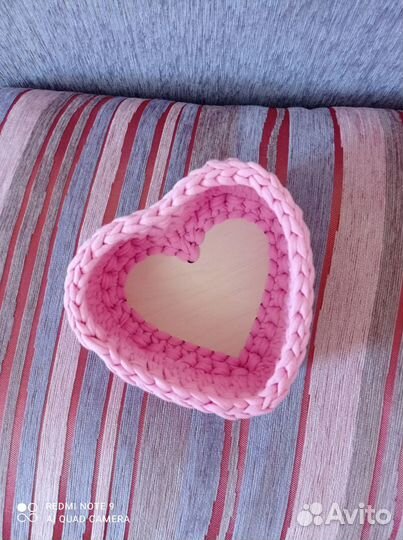 Корзина вязаная сердце