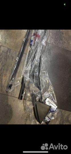 Чёрный молдинг оконной линии Hyundai Elantra AD