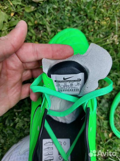 Футбольные бутсы nike