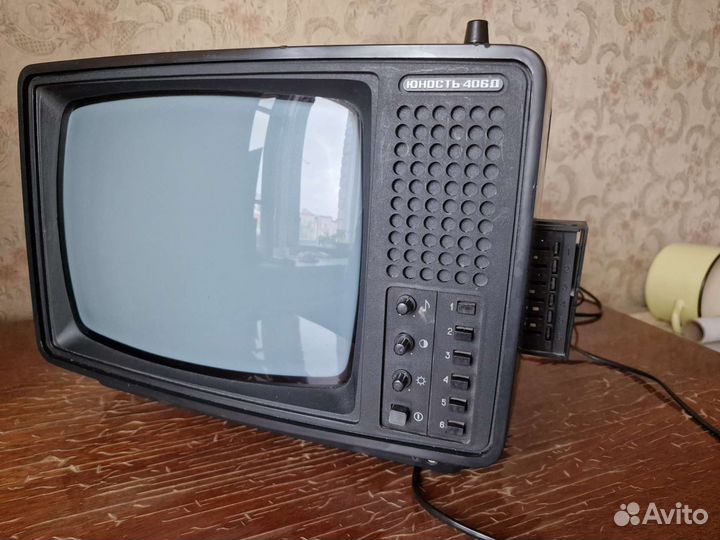 Телевизор ч/б Юность-406Д