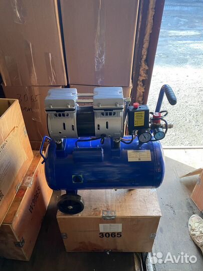 Воздушный компрессор безмасляный