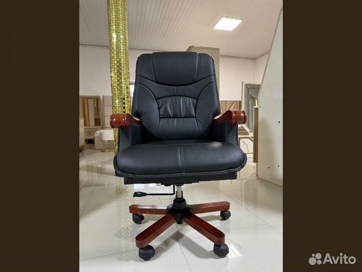 Офисное кресло