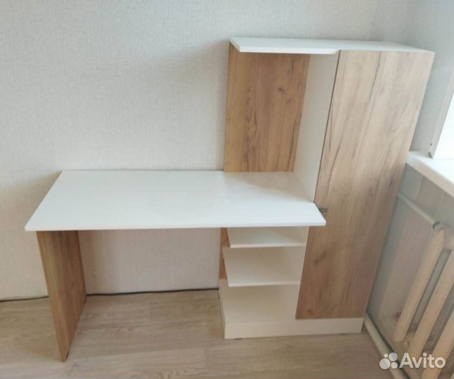 Стол письменный с пеналом в Наличии