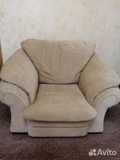 Диван и кресло б/у в хорошем состояние