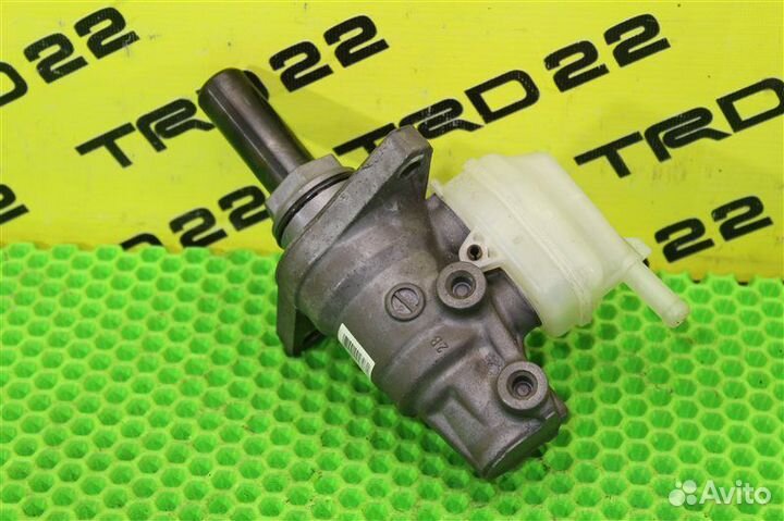 Главный тормозной цилиндр Toyota Harrier MCU35