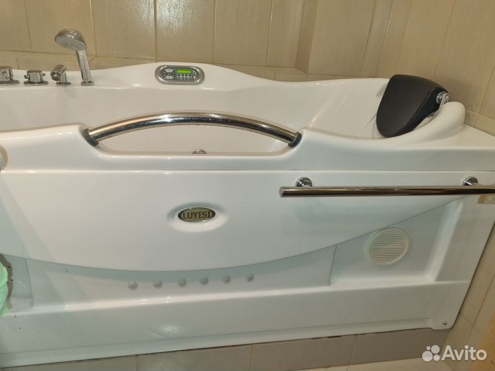 Гидромассажная акриловая ванна luyisi А-3106