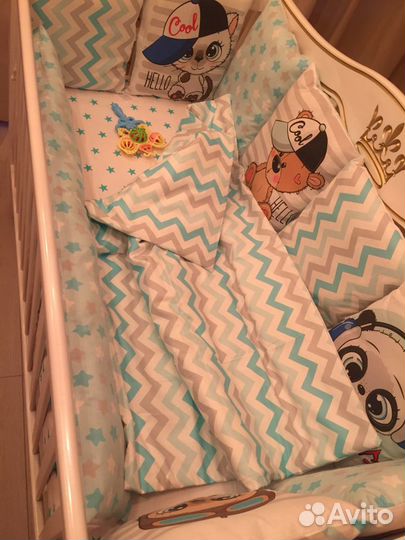 Полный комплек бортиков в кроватку