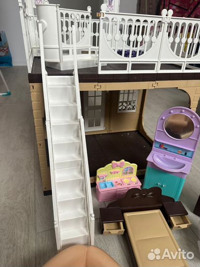 Кукольный домик с мебелью