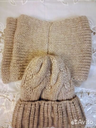 Женская вязаная шапка и снуд