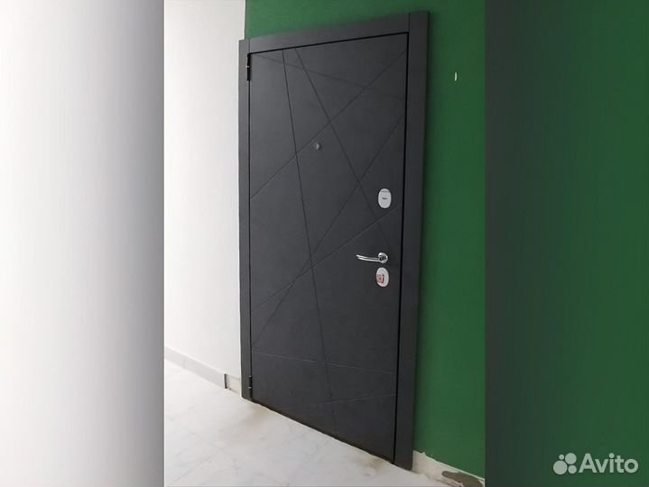 Входная дверь глухая