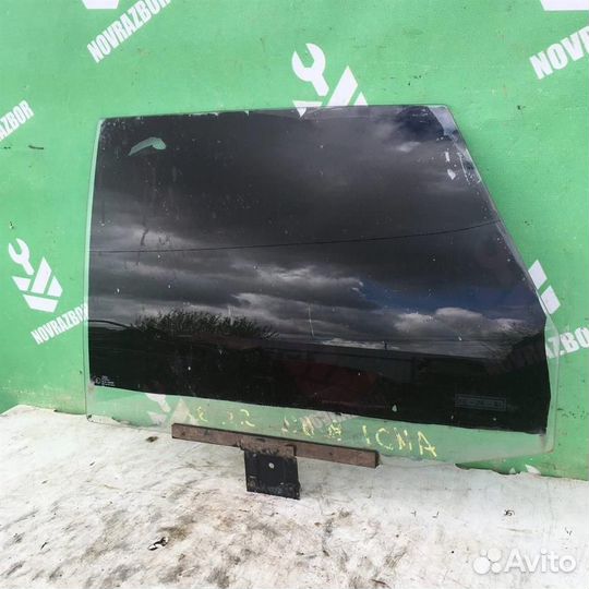 Стекло двери задней левой Ауди 80 Б2