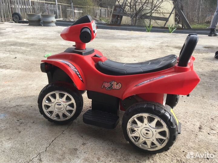Детский квадроцикл на аккумуляторе