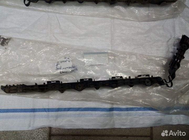 Кронштейн зад бампера лев и правы Toyota Camry V50