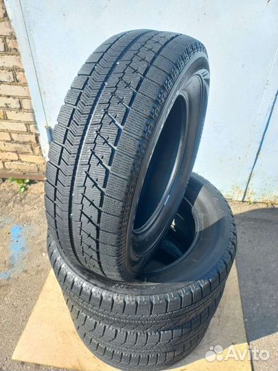 Bridgestone Blizzak VRX 215/65 R16