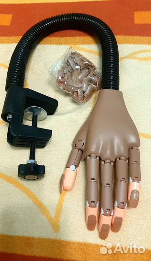 Рука-тренажер для отработки навыков дизайна ногтей