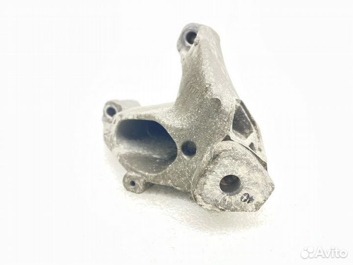 Кронштейн двигателя левый Audi A4 B8 2.0 CDN 2012