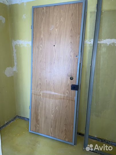 Дверь входная б/у