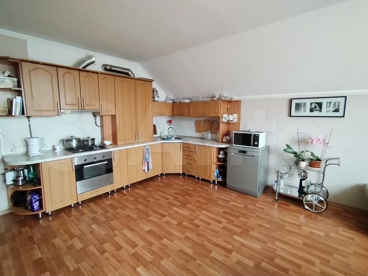 3-к. квартира, 117 м², 3/3 эт.