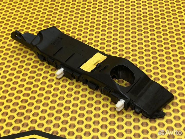 Кронштейн бампера передний правый Hyundai I30 PD