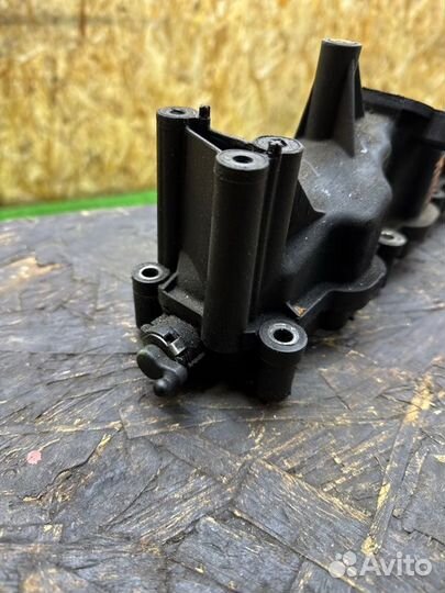 Впускной коллектор левый Audi Q7 4L 3.0 BUG