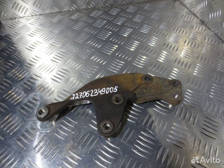 Кронштейн кулисы Mercedes-Benz A9702682478