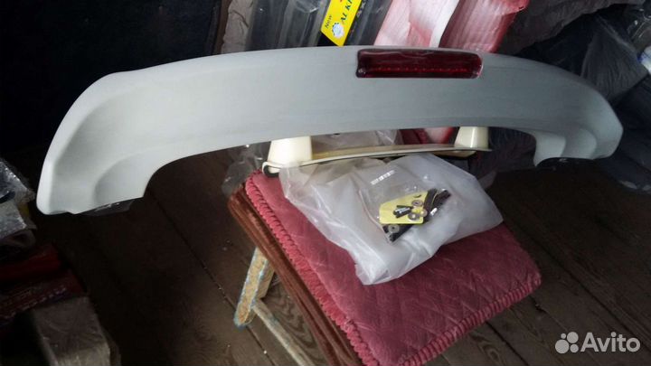 Спойлер Toyota Land Cruiser 100 VX