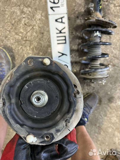 Стойка амортизатора передняя Renault Espace 4