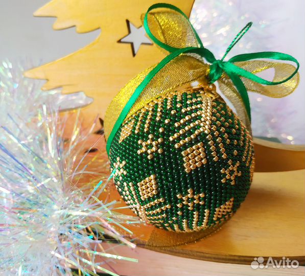 Елочная игрушка ручной работы из бисера