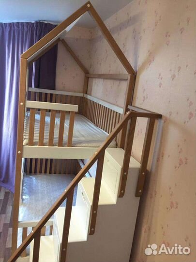 Кровать из массива домик