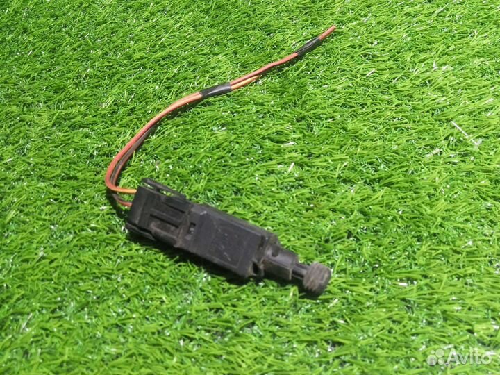 Выключатель стоп сигнала fabia 1