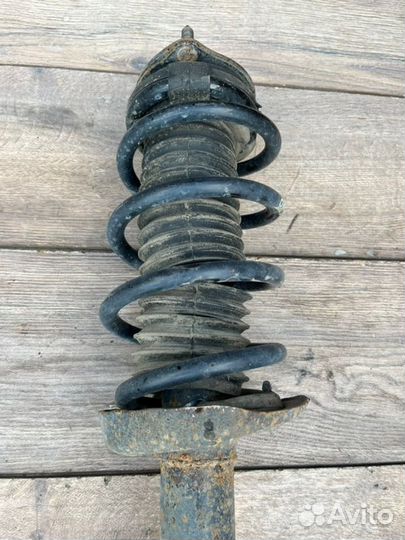 Амортизатор передний правый Honda Civic 4D 1.8