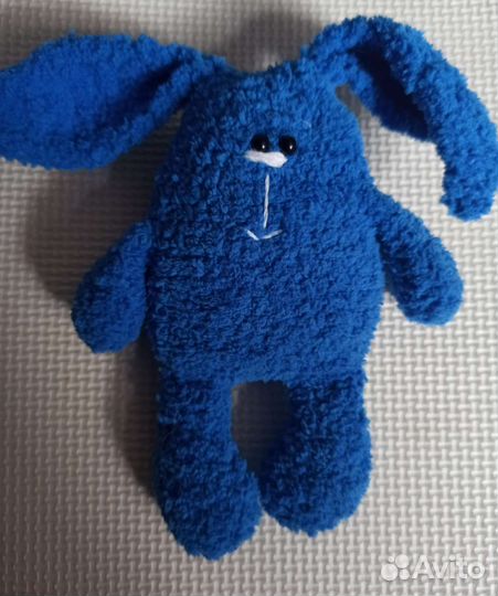 Зайчик,вязаная игрушка ручной работы