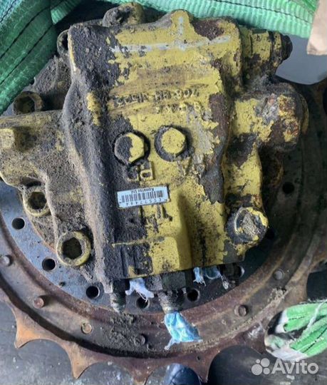 Редуктор хода komatsu PC200-6