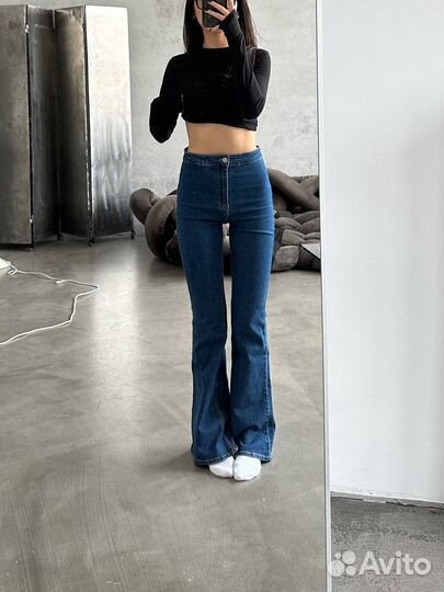 Джинсы клеш Bershka