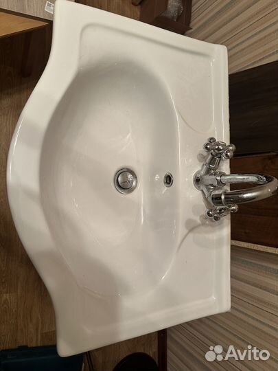 Тумба для ванной с раковиной и смесителем