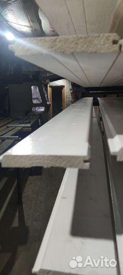 Покраска доски на станке