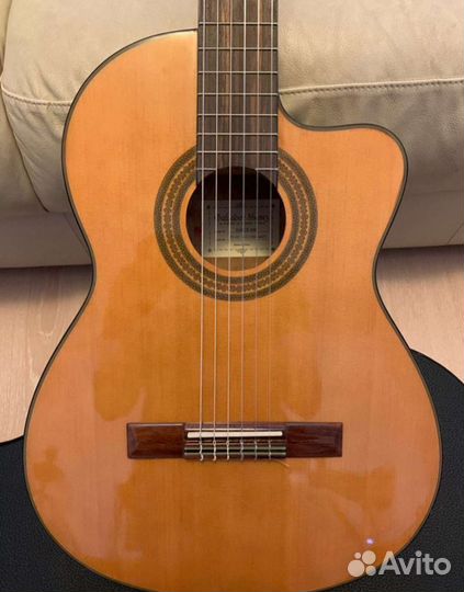 Классическая гитара с подключением+кофр