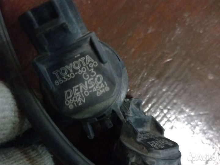 Насос (моторчик) омывателя стекла Lexus Toyota