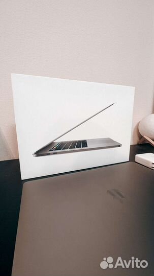 Macbook pro 15 2019 touch bar i7 16gb 256ssd