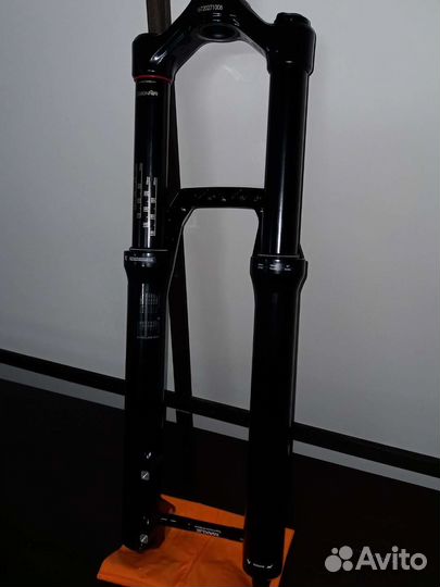 Новая вилка Rock Shox Domain 29 RC DebonAir 180мм