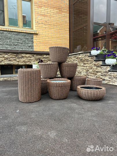 Кашпо из искусственного ротанга
