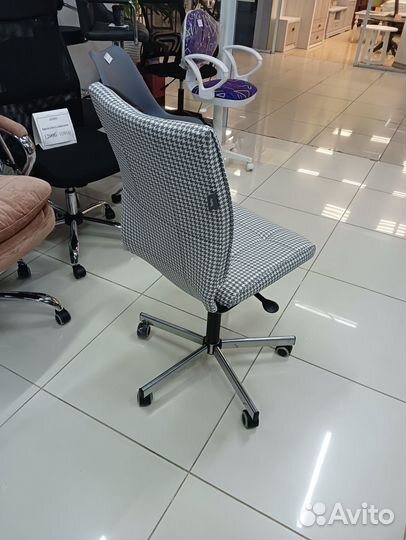 Компьютерное кресло без подлокотников