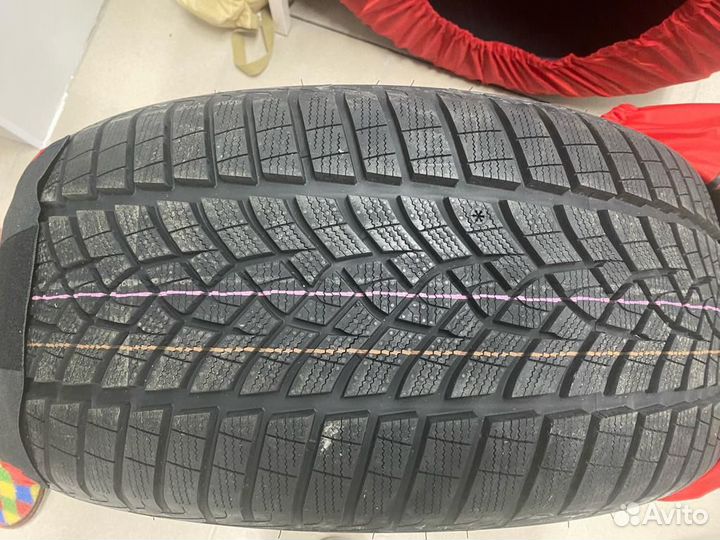 Goodyear UltraGrip Performance 275/40 R21 107V