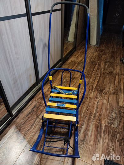 Санки с ручкой и колесами