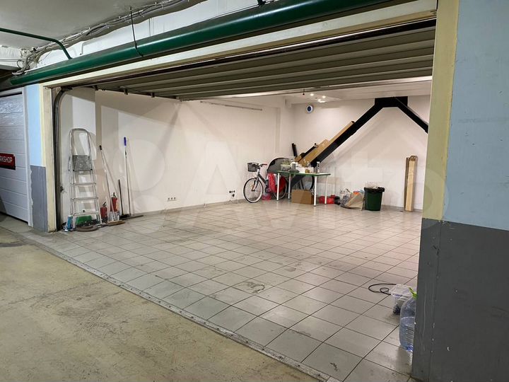 Гараж, > 30 м²