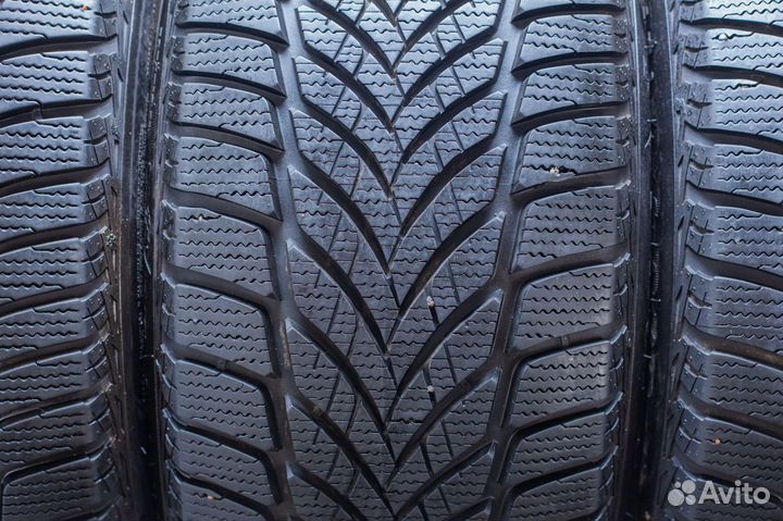 Goodyear UltraGrip Ice 2 235/45 R18 98T