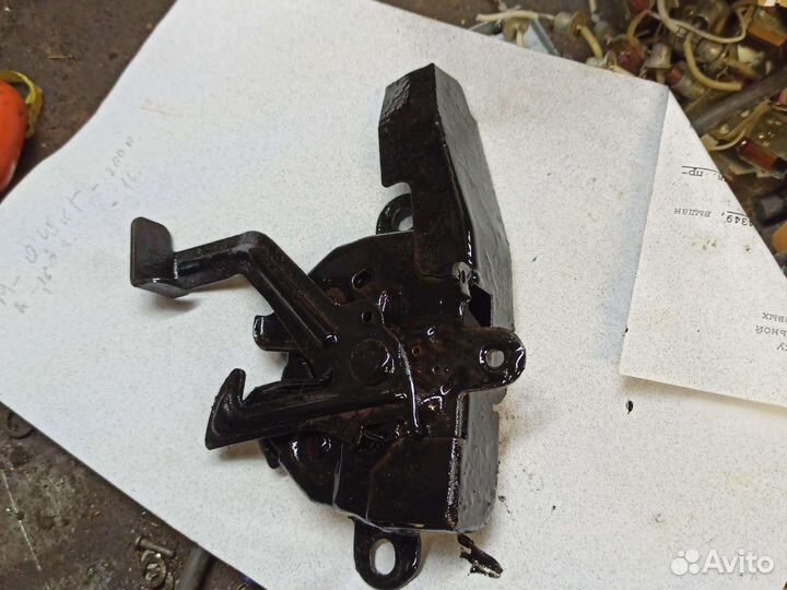 Замок от капота camry 40