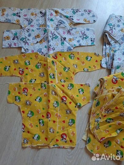 Распашонки и чепчики детские новые